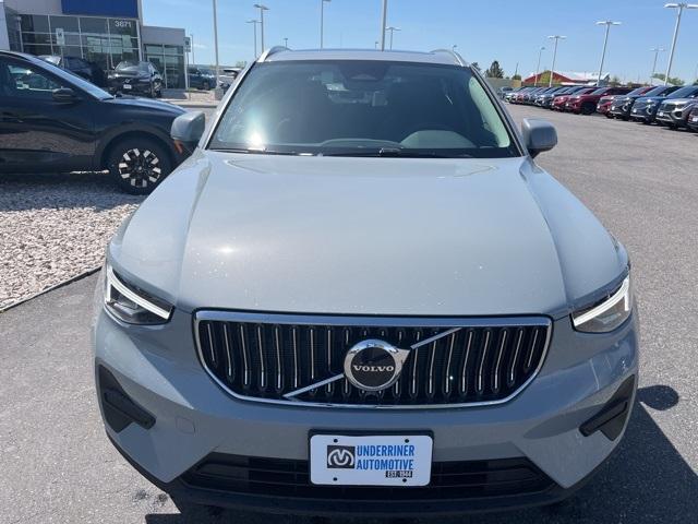 new 2025 Volvo XC40 car, priced at $44,000