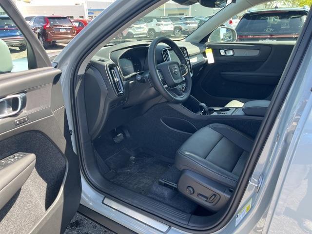 new 2025 Volvo XC40 car, priced at $44,000