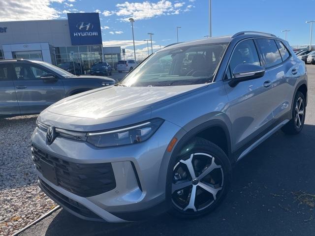 new 2025 Volkswagen Tiguan car, priced at $37,577