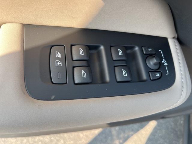 new 2026 Volvo XC60 car, priced at $57,985