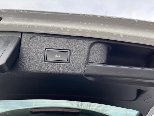 new 2024 Volkswagen Atlas car, priced at $45,000