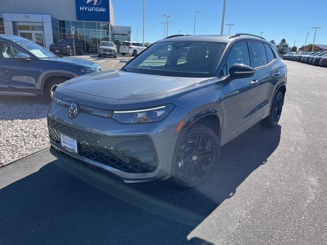 new 2025 Volkswagen Tiguan car, priced at $39,603