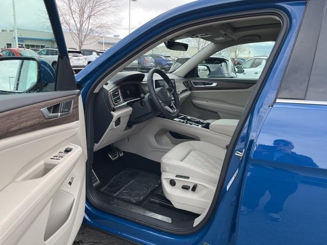 new 2025 Volkswagen Atlas car, priced at $53,000