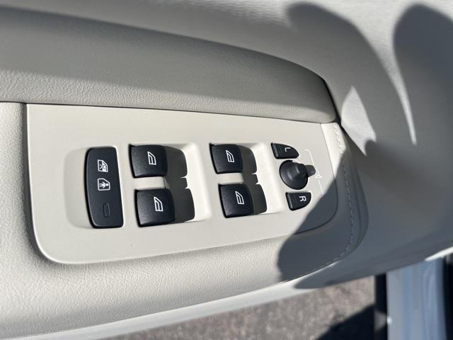 new 2025 Volvo XC60 car, priced at $59,835