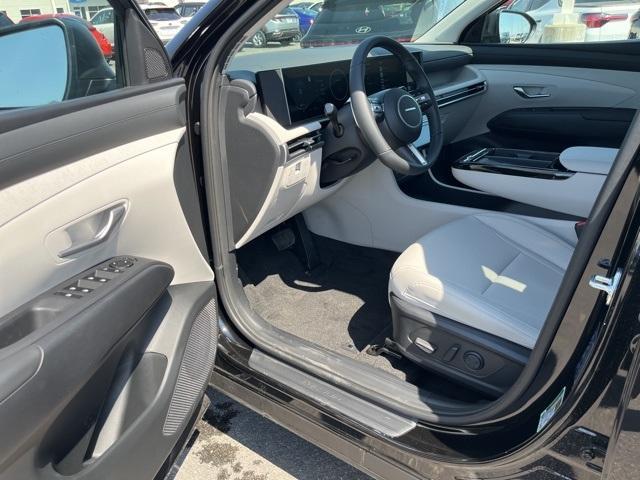 new 2025 Hyundai TUCSON Hybrid car, priced at $37,000