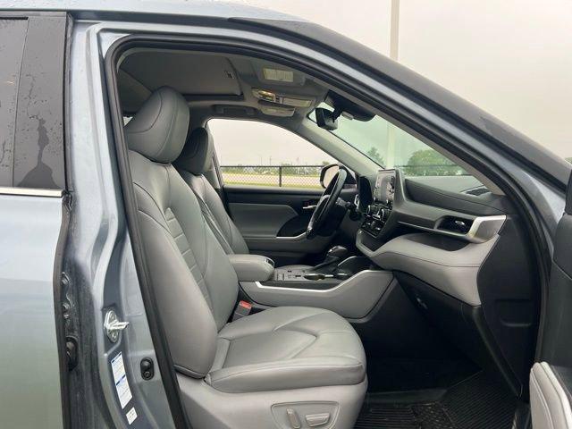 used 2021 Toyota Highlander Hybrid car, priced at $37,485
