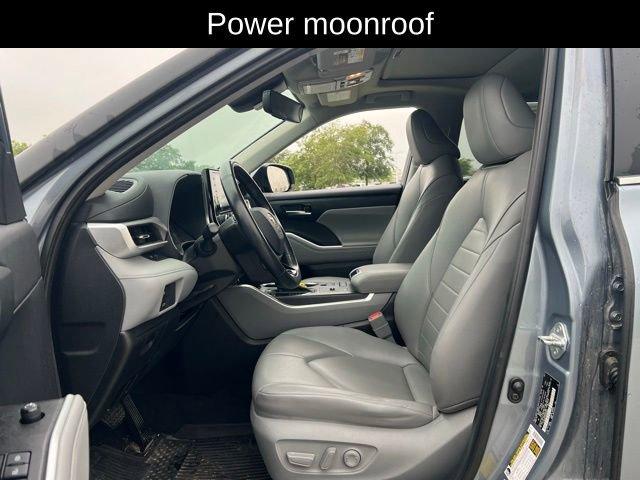 used 2021 Toyota Highlander Hybrid car, priced at $37,485