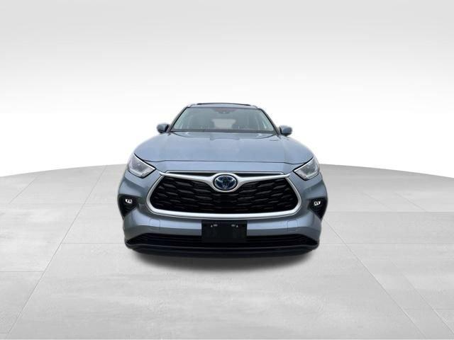 used 2021 Toyota Highlander Hybrid car, priced at $37,485