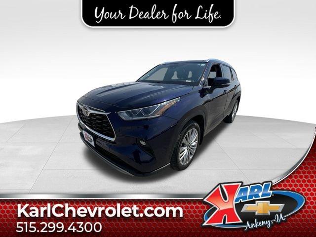 used 2022 Toyota Highlander car, priced at $39,987