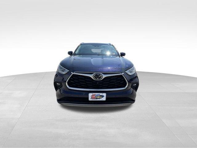 used 2022 Toyota Highlander car, priced at $39,987