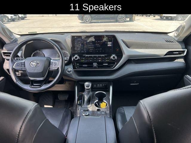 used 2022 Toyota Highlander car, priced at $39,987