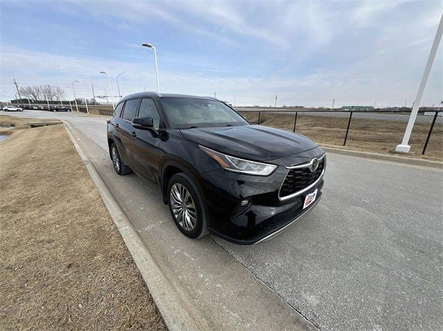 used 2021 Toyota Highlander car, priced at $36,485