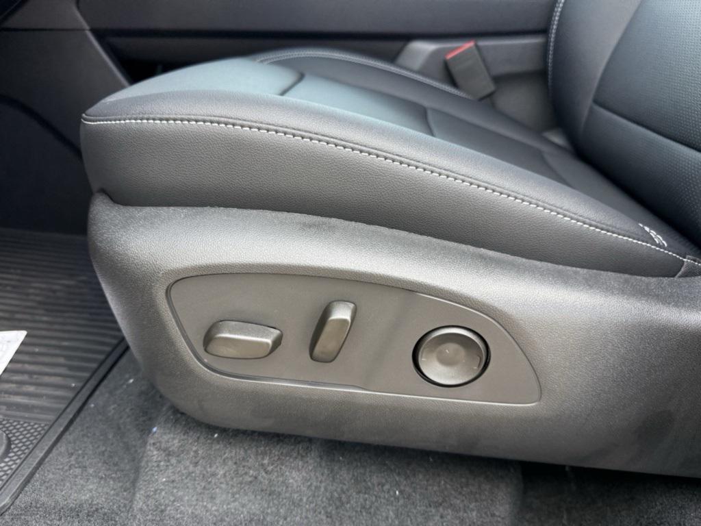 new 2026 Chevrolet Traverse car, priced at $43,579