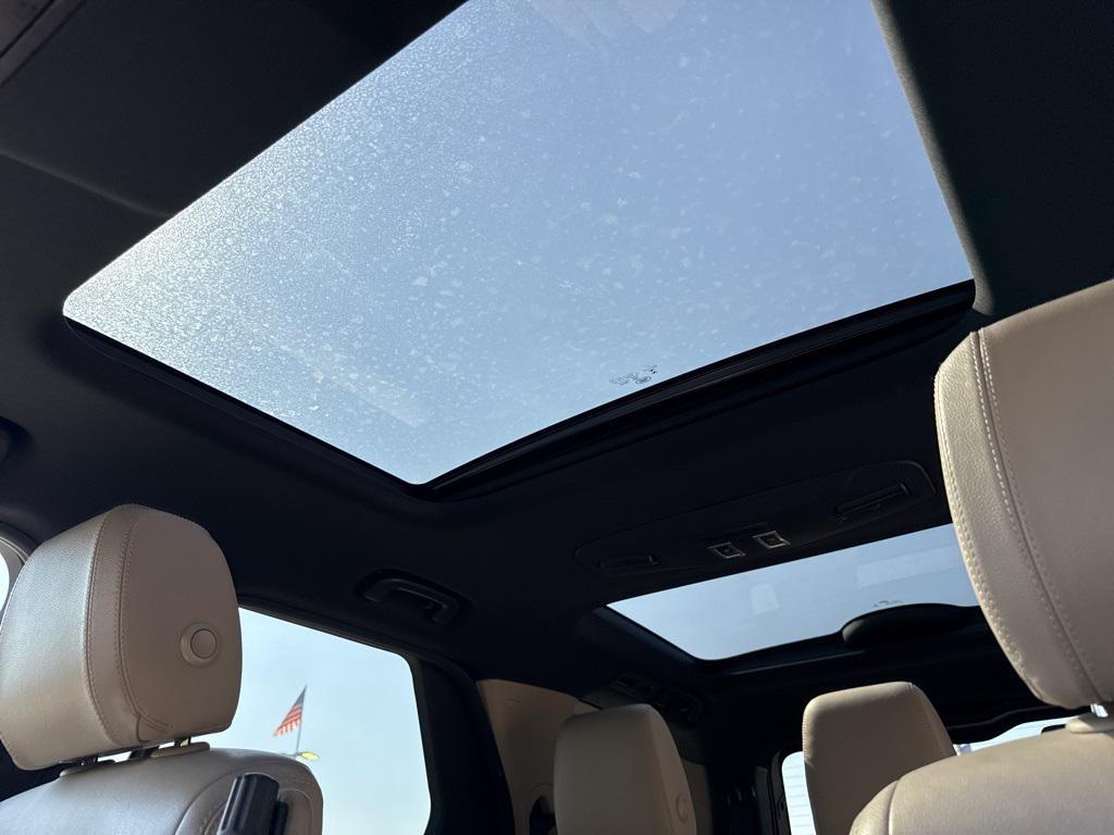 used 2020 Land Rover Discovery car, priced at $26,390