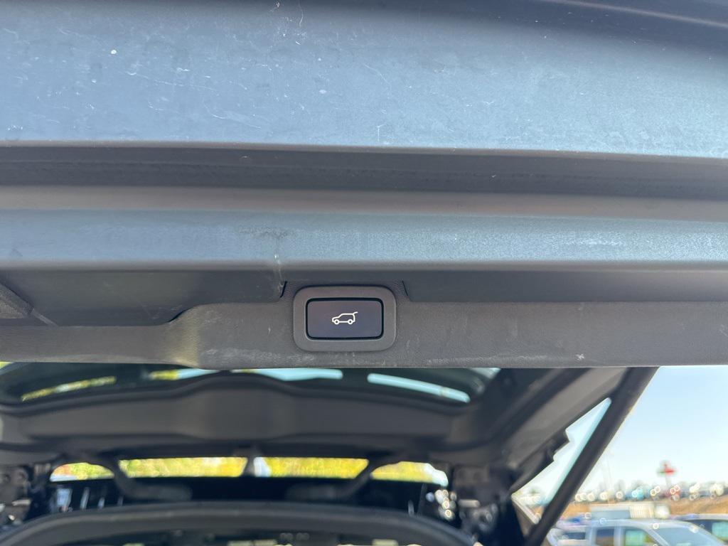 used 2020 Land Rover Discovery car, priced at $26,390