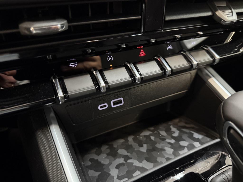 new 2025 Chevrolet Colorado car, priced at $37,136