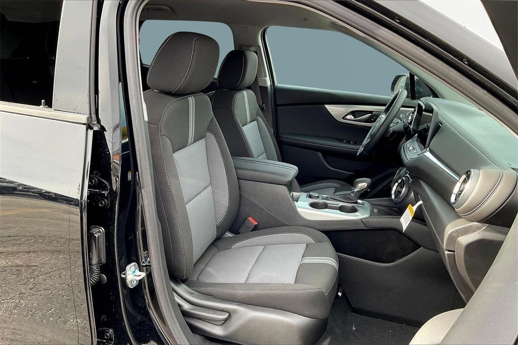 new 2025 Chevrolet Blazer car, priced at $32,722