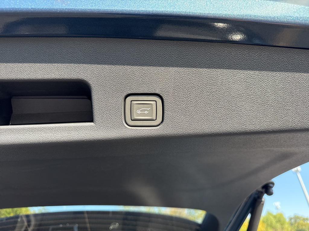 new 2026 Chevrolet Traverse car, priced at $56,173