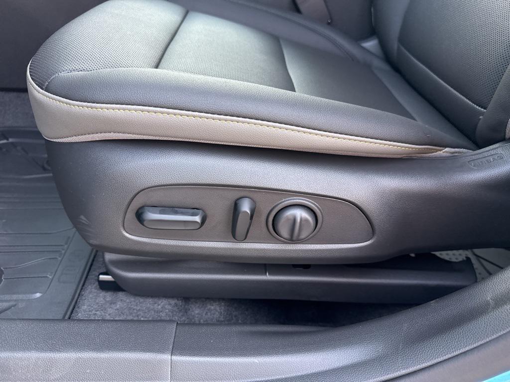 new 2025 Chevrolet Trax car, priced at $25,398