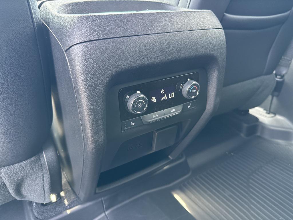 new 2025 Chevrolet Traverse car, priced at $50,579