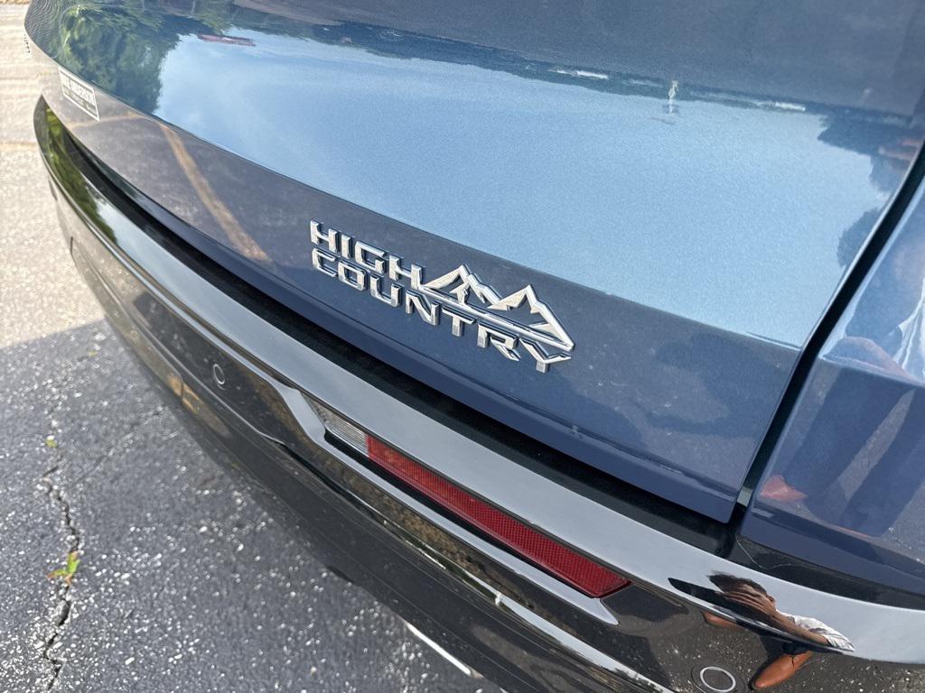 new 2025 Chevrolet Traverse car, priced at $50,579