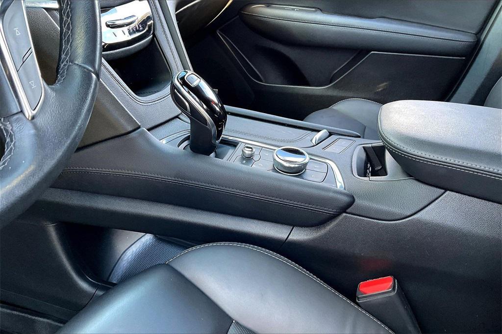 used 2022 Cadillac XT5 car, priced at $32,100