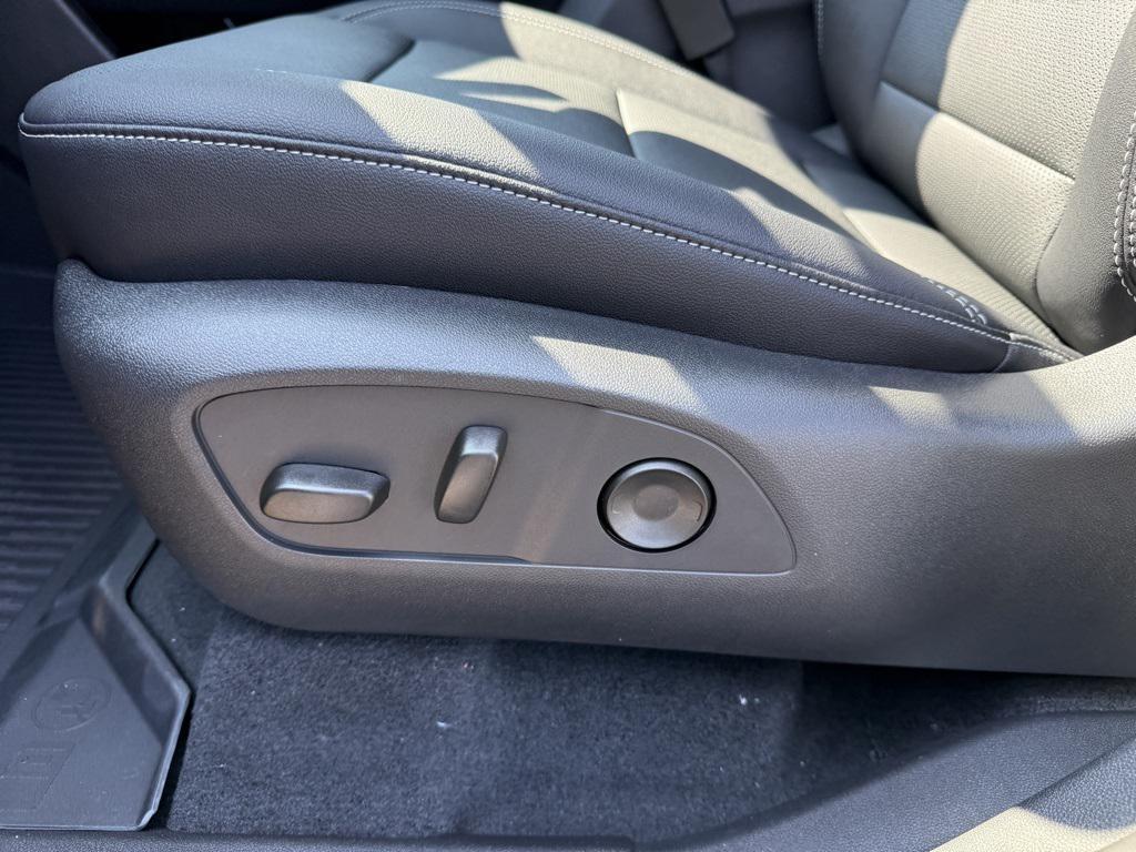 new 2026 Chevrolet Traverse car, priced at $47,309