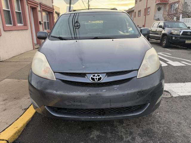 used 2006 Toyota Sienna car, priced at $2,750