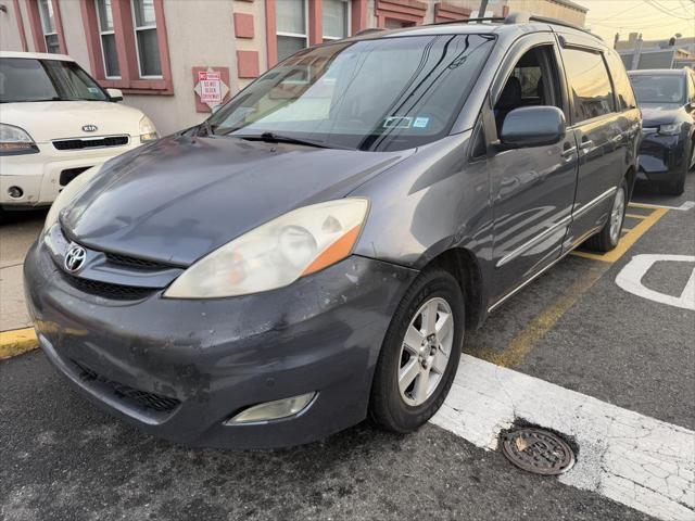 used 2006 Toyota Sienna car, priced at $2,750