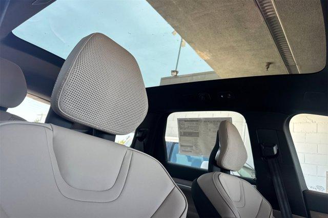 new 2025 Volvo EX90 car, priced at $92,620