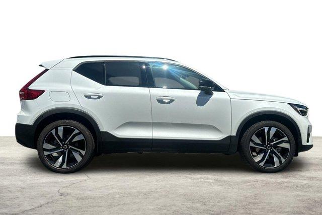 new 2024 Volvo XC40 car, priced at $42,000