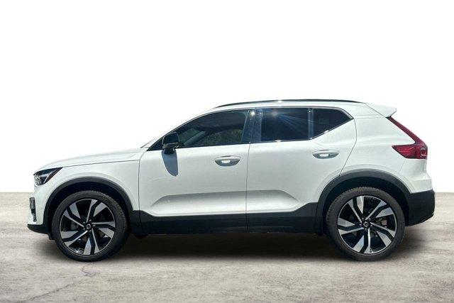 new 2024 Volvo XC40 car, priced at $42,000