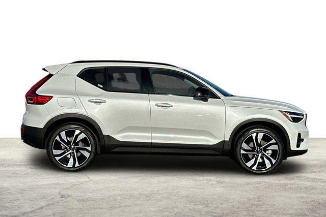 new 2024 Volvo XC40 car, priced at $37,900