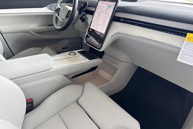 new 2025 Volvo EX90 car, priced at $94,740