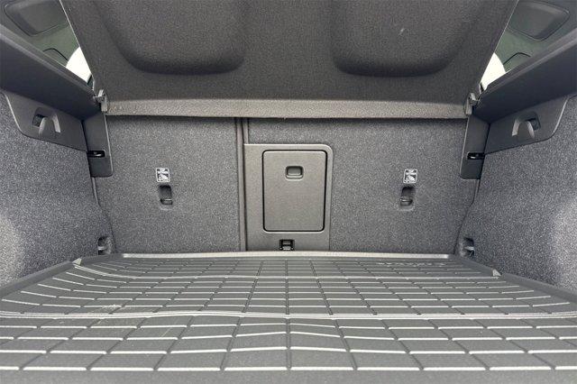 new 2025 Volvo XC40 car, priced at $47,565