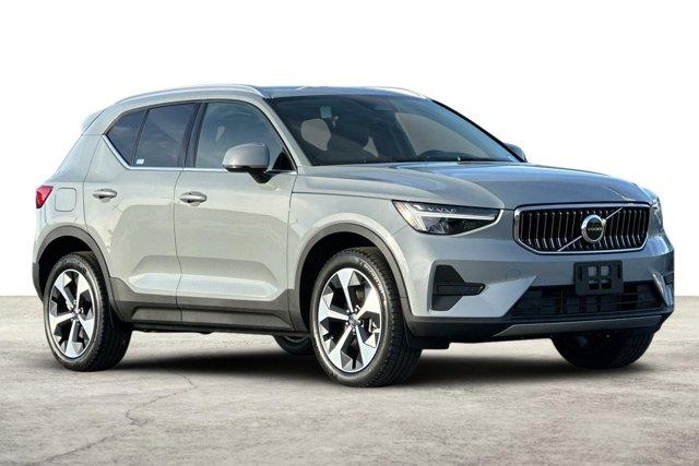 new 2025 Volvo XC40 car, priced at $44,132