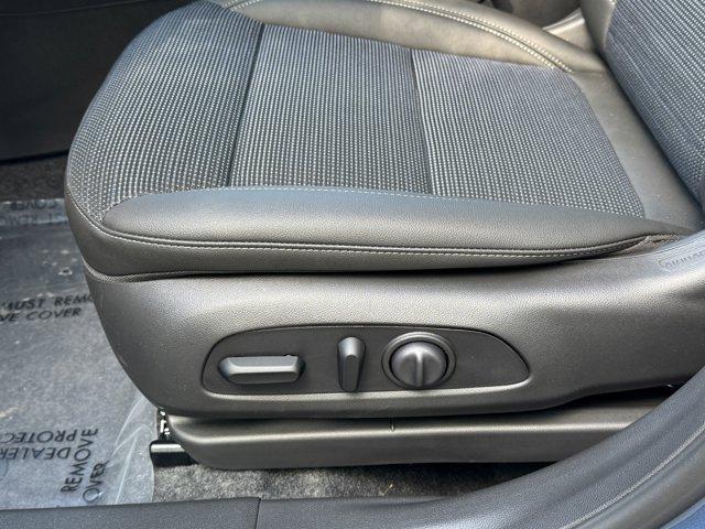 new 2025 Buick Envista car, priced at $26,625