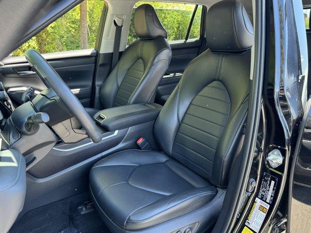 used 2022 Toyota Highlander car, priced at $37,600