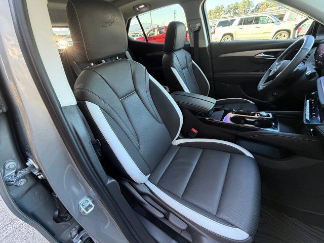 used 2025 Buick Envision car, priced at $33,800