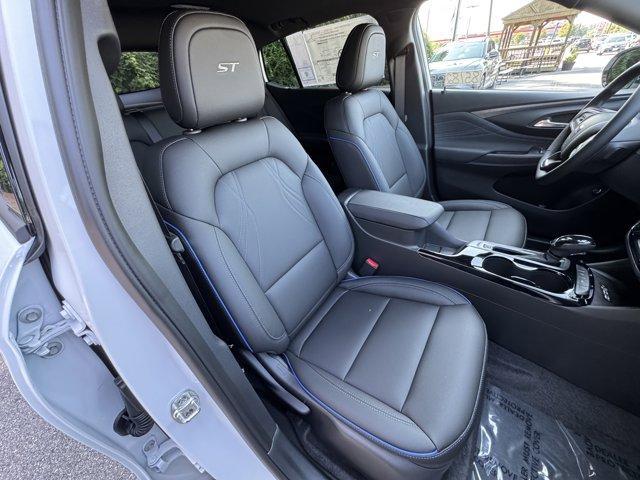 new 2025 Buick Envista car, priced at $28,125