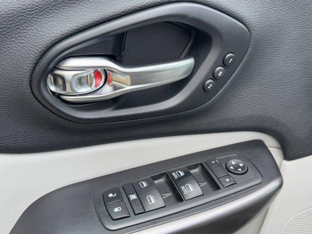 used 2019 Jeep Cherokee car, priced at $20,900