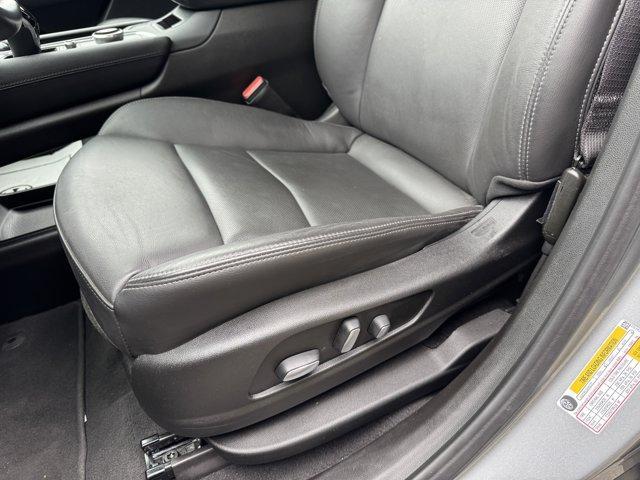 used 2025 Cadillac XT6 car, priced at $46,990