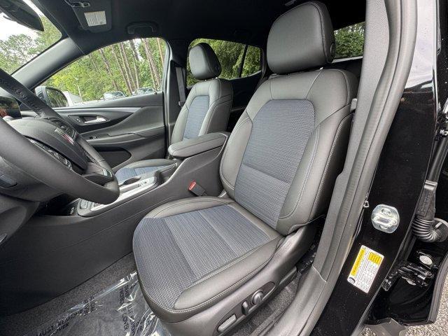 new 2025 Buick Envista car, priced at $27,320