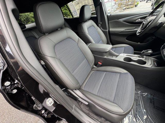 new 2025 Buick Envista car, priced at $27,320