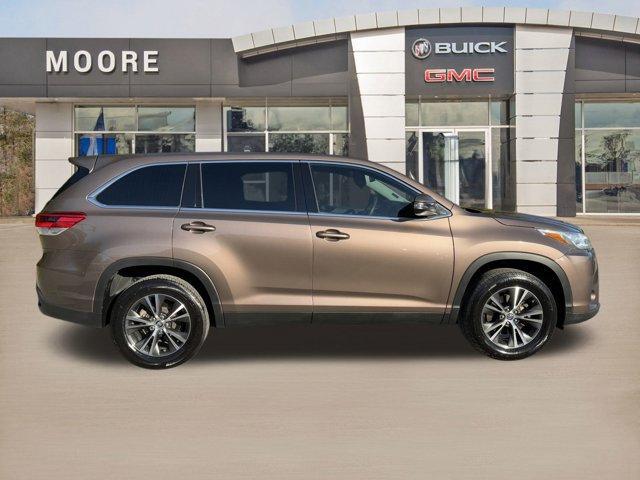 used 2019 Toyota Highlander car, priced at $22,900