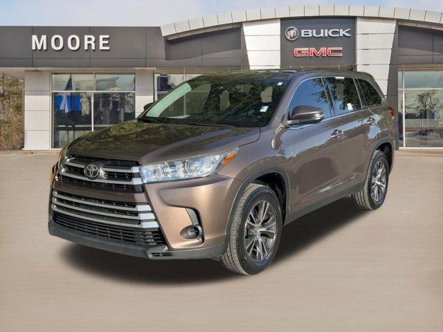 used 2019 Toyota Highlander car, priced at $22,900