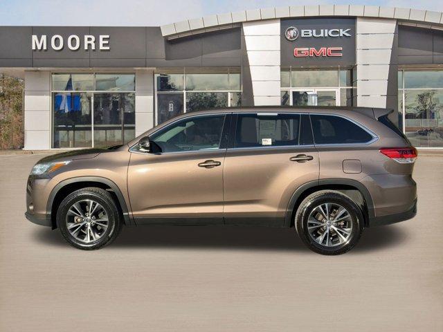 used 2019 Toyota Highlander car, priced at $22,900