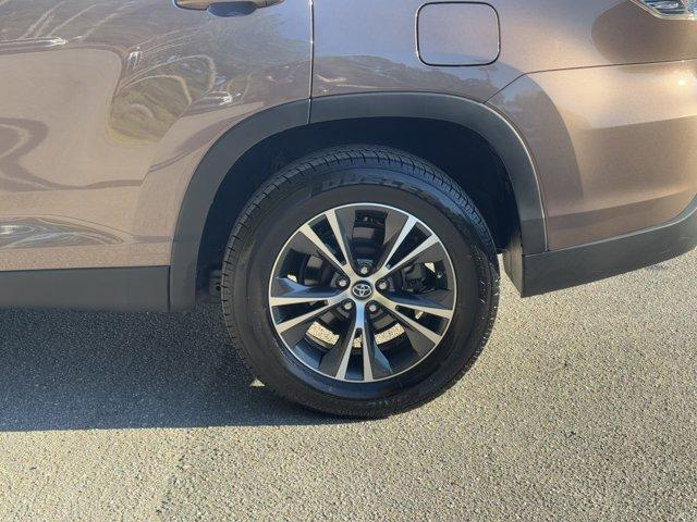 used 2019 Toyota Highlander car, priced at $22,900