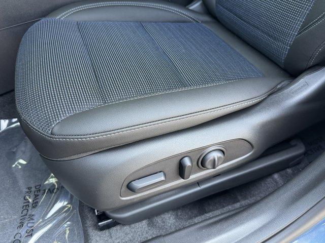 new 2025 Buick Envista car, priced at $27,320