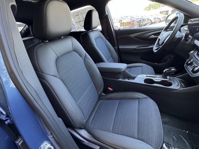 new 2025 Buick Envista car, priced at $27,320